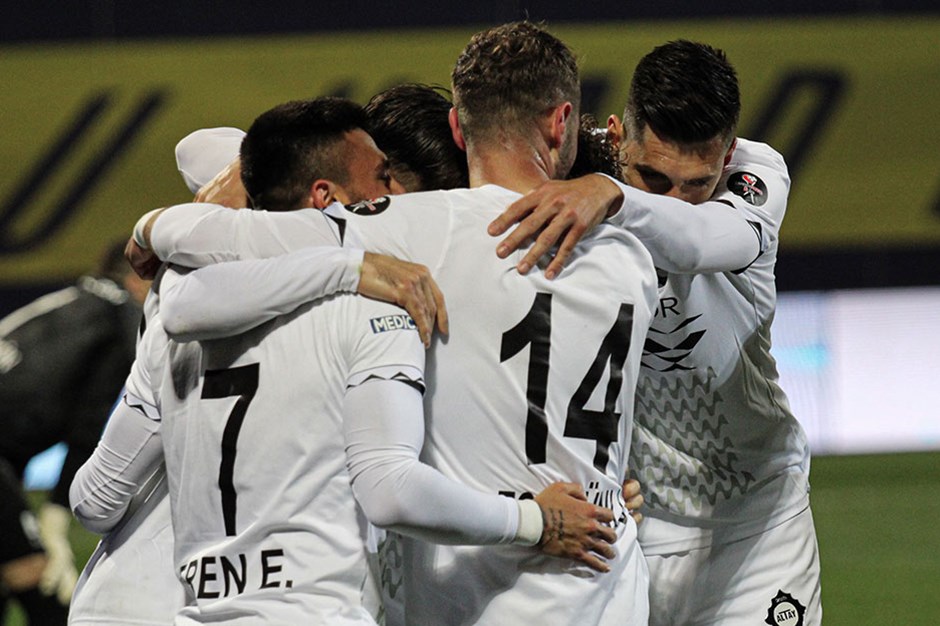ntvspor's tweet photo. FIFA, Altay'ın yasağını kaldırdı

🔗 https://t.co/86NViBvIB6

Foto: Altay https://t.co/ZxndFuajfx