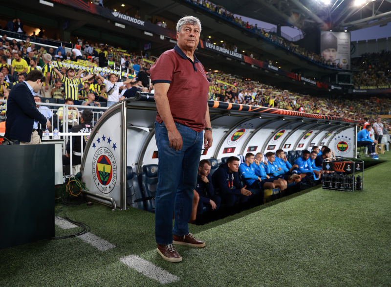 💥 İddialara göre; Fenerbahçe'de teknik direktör Jorge Jesus'un takımdan ayrılması durumunda alternatifleri belli oldu.

🇵🇹 Leonardo Jardim
🇷🇴 Mircea Lucescu