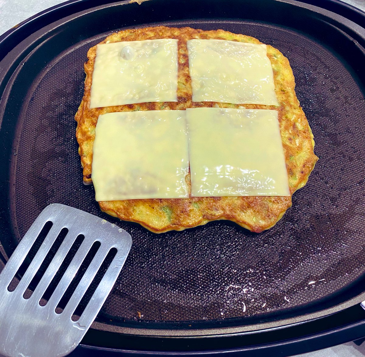 SEP91007377's tweet photo. 今日はなんとかも雨も持ちゴルフ🏌️‍♀️楽しめた⛳️

スコアはさておきお好み焼きと乾杯🍻
#乾杯
#ゴルフ
#夕飯
#おうちごはん
#晩酌 https://t.co/VK32khckuG
