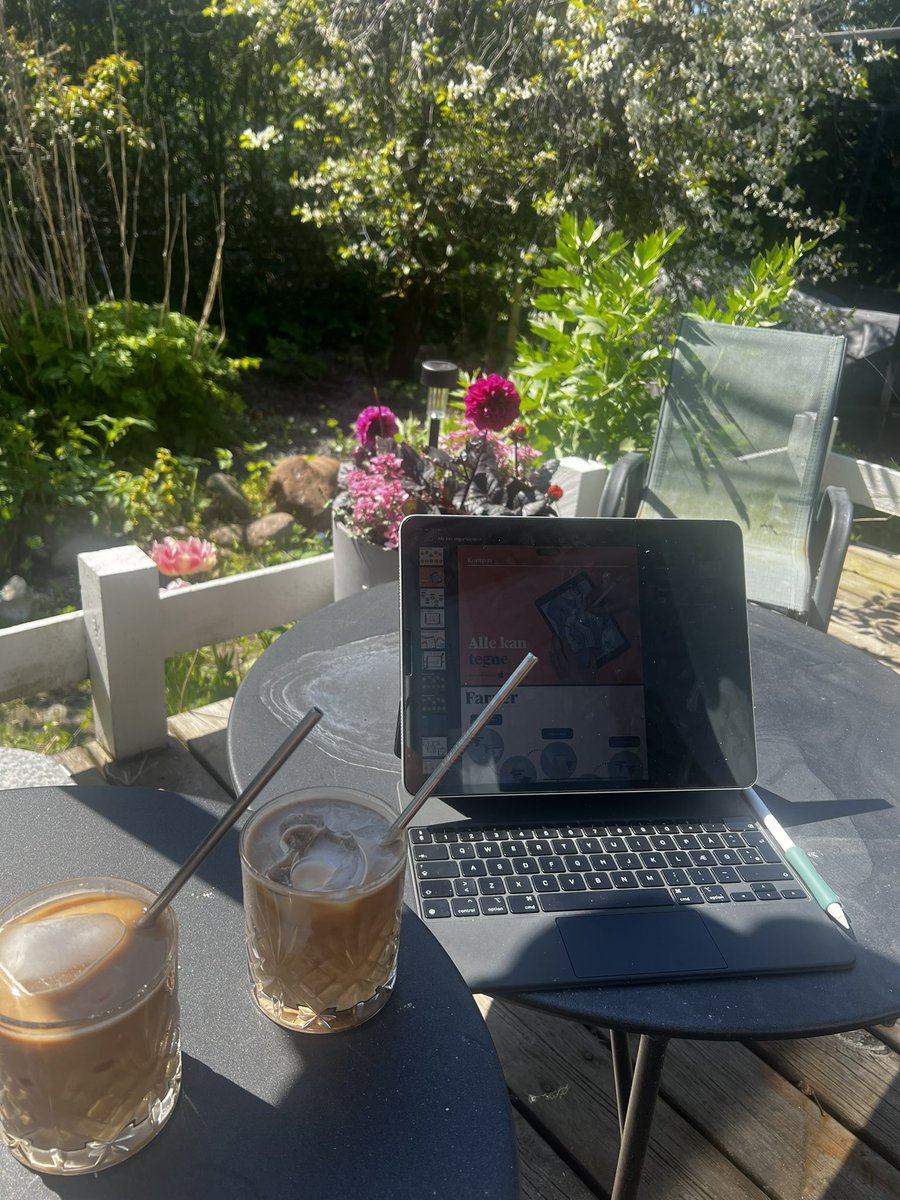 ChrisDithmer's tweet photo. I truly appreciate the opportunity to work from home in our lovely garden. This weekend, I am working on creating a small EPUB on how everyone can draw on iPad. Such a great space to be inspired!
#appleEDU #appleEDUchat #appleprofessionallearningspecialist #everyonecandraw #draw https://t.co/Uqh84hXUSW