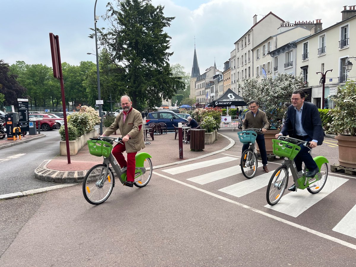 🚲 Ce matin se tenait l’inauguration de la 4e station #Vélib’ de #Sceaux, située en face de l’hôtel de ville (122 rue Houdan).

En présence notamment de <a href="/laurent_sceaux/">Philippe LAURENT</a>, maire de Sceaux, et de <a href="/sylvainraifaud/">Sylvain RAIFAUD</a>, président du syndicat mixte Vélib' Métropole.