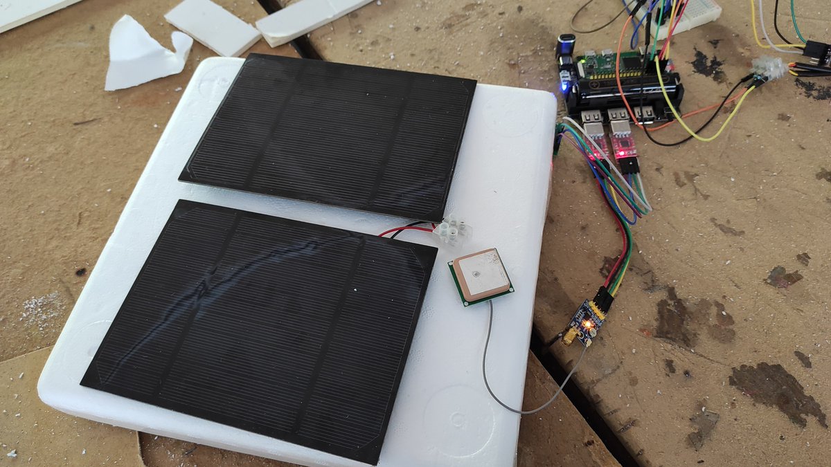 TecBellSpace's tweet photo. Report setmanal del projecte #HABCAT @TecBellSpace:
⛈️Raspberry Pi cremada = 💸😱
⚡️Globus retingut a l'aduana = 💸😱
💪Malgrat tot seguim endavant🚀🛰️🪂
🌈🥰Gràcies als qui ens esteu recolzant a https://t.co/27ZfX6j8Ee 🥰 https://t.co/gv9MMe0C2Q