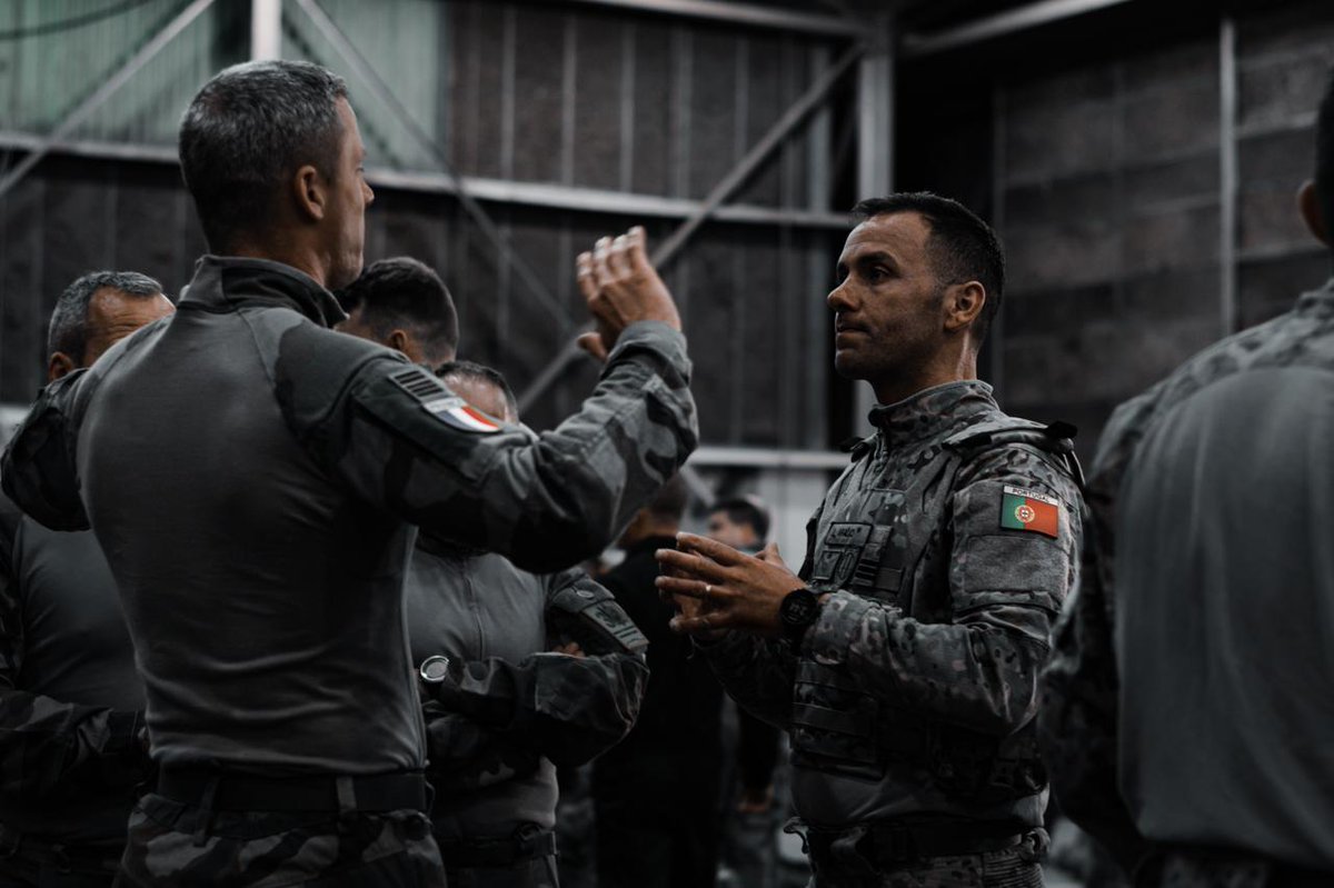 3RPIMa's tweet image. #SwiftResponse23
Le 3erpima se prépare à un saut de grande envergure planifié par @USArmyEURAF et réalisé par la @EjercitoTierra. Dans l&apos;avion des 🇵🇹🇭🇺🇮🇹🇫🇷 🇪🇸, notre point commun : 
le GO pour franchir la portière !

#strongertogether #wearenato
@11eBP @armeedeterre