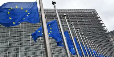 PopDariusAUR's tweet photo. 📢🚫CENZURA CREȘTE ÎN #UE!
Comisia Europeană #impune controale mai stricte pe 19 #platforme până la 25 august 2023, printre care #Twitter, #TikTok, #LinkedIn și #Wikipedia.
https://t.co/TOitSM2r9C https://t.co/u6hoNscM8Y