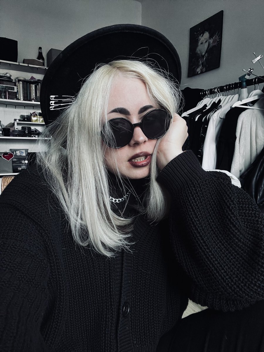 jackalxpe's tweet photo. casual lunch fit ✨🔪🖤 https://t.co/p3h6boLheo