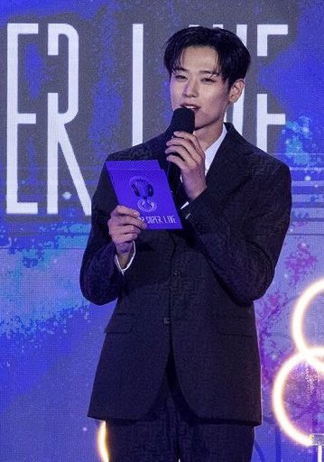 TortePoppets's tweet photo. @Wonyounug @sunghxon @LowBerries “Jangan lupain BF ya especially, Zentangbeyica ya ya! Segini aja sih sambutan dari gue yang gak seberapa ini, selanjutnya gue kembalikan lagi ke MC kondang kita yang cakep-cakep ini. So, Enjoy the party Drupelets!” Katanya sambil tersenyum walaupun hati menangis. https://t.co/6qiQkqeunN