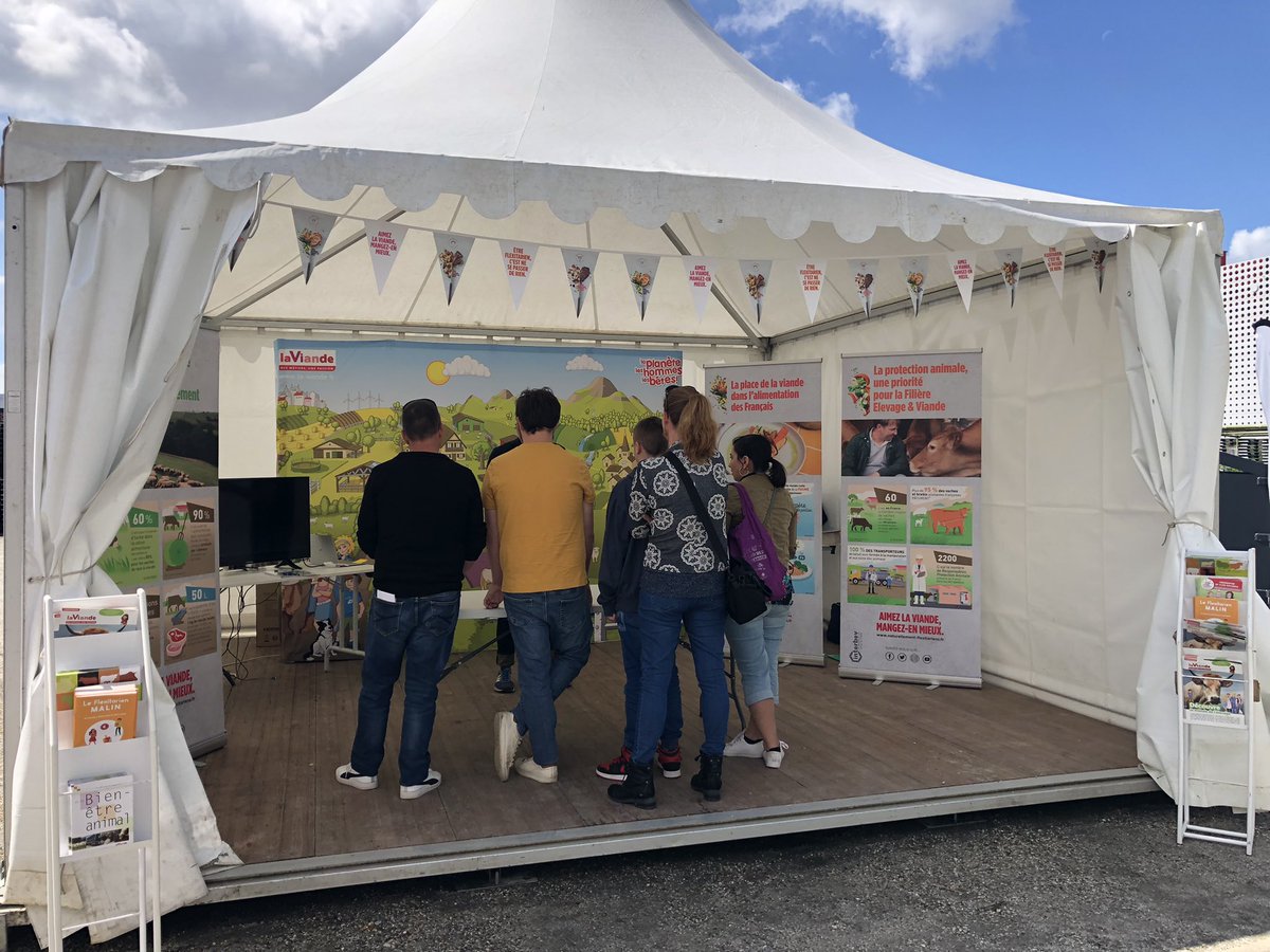 Interbevna's tweet photo. Depuis 30 ans, la filière #élevage et #viande présente au salon @Agri_Aquitaine
Plusieurs animations cette année 
🐂jeux pédagogiques sur l’élevage 
🚛visite libre d’une véritable  bétaillère 
🥩 dégustations de viandes de qualité #labelrouge 
Venez nombreux, nous vous attendons https://t.co/zAlsDkww89