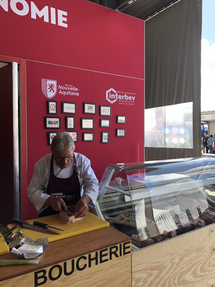 Interbevna's tweet photo. Depuis 30 ans, la filière #élevage et #viande présente au salon @Agri_Aquitaine
Plusieurs animations cette année 
🐂jeux pédagogiques sur l’élevage 
🚛visite libre d’une véritable  bétaillère 
🥩 dégustations de viandes de qualité #labelrouge 
Venez nombreux, nous vous attendons https://t.co/zAlsDkww89