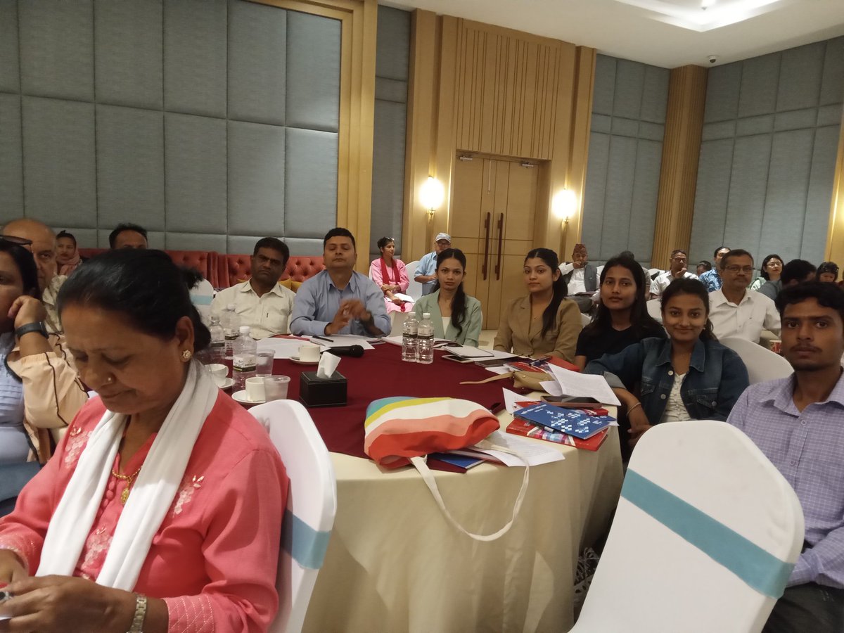 MSDawadi's tweet photo. संघीयता र लोकतन्त्रमाथि बहस: जर्मन संस्था फ्रेडरिक–एवर्ट–स्टिफटुङ नेपाल कार्यालयको आयोजना, संविधानविद् तथा प्रशासनविज्ञ काशीराज दाहाल सरसँग लामोसमयपछि भेट भयो ।  स्टिफटुङकी नेपाली आवासीय प्रतिनिधि नटालिया फिग्गे, अधिवक्ता रोशन पोखरेल र नेपाल टेलिभिजनकी नायब महाप्रबन्धक आरती चटौत https://t.co/eF5CGWFgph