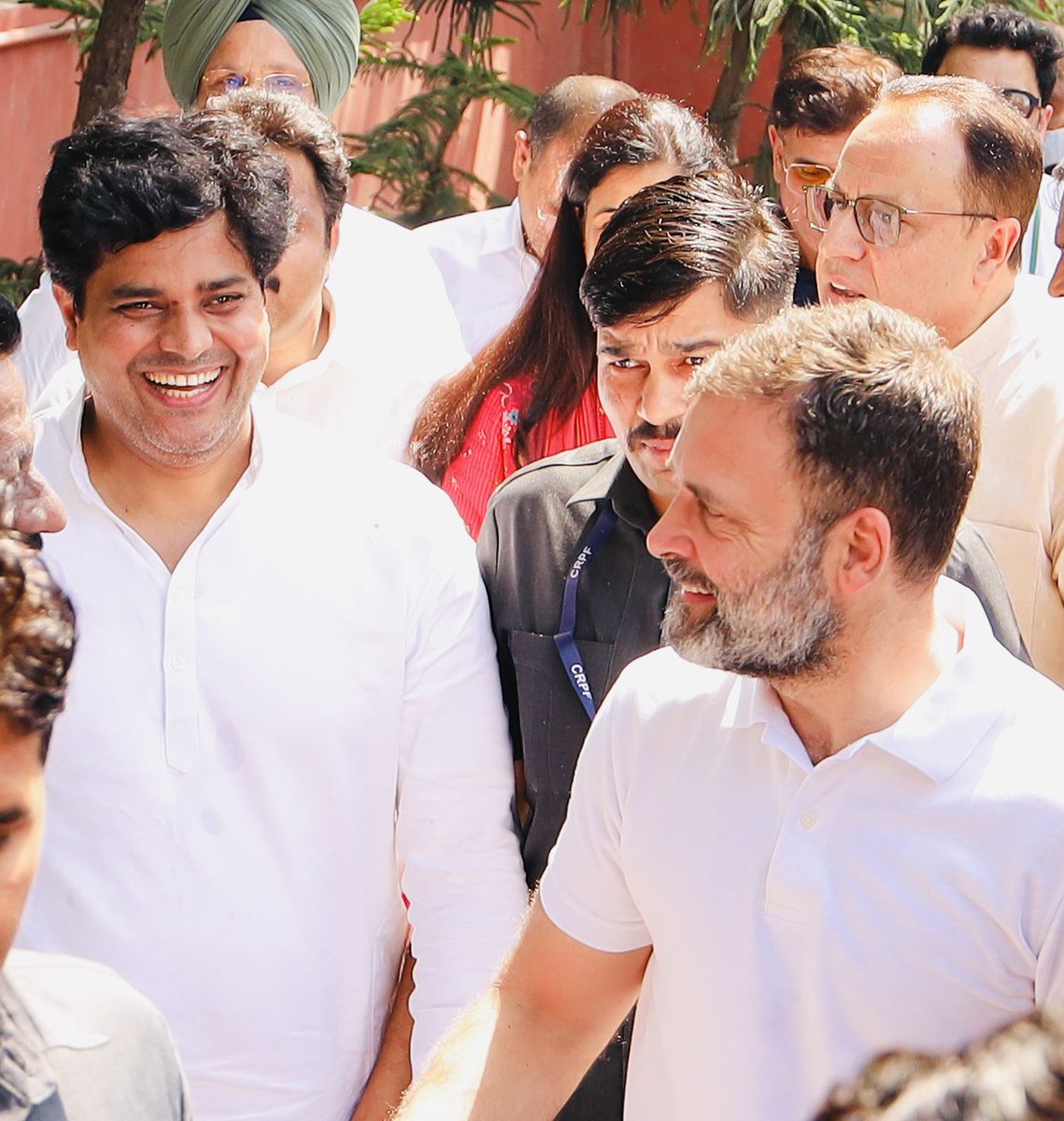 ShayarImran's tweet photo. #AICC ऑफिस में राहुल गॉंधी जी को कर्नाटक जीत की मुबारकबाद दी, भारत जोड़ो यात्रा में राहुल जी की मेहनत आख़िर रंग ले आई।
@RahulGandhi
#Karnataka #KarnatakaAssemblyElections2023 https://t.co/OkW6jOdigJ