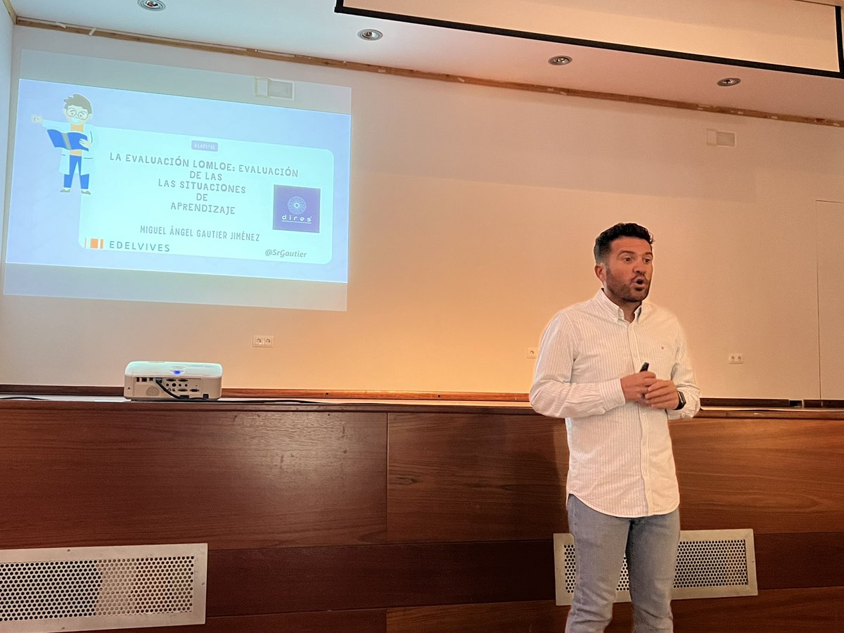 Segunda ponencia de la mano de @SrGautier sobre evaluación en la Lomloe