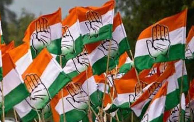 SanjaySDutt's tweet photo. We bow in deep humility and gratitude to the Voters of #Chitradurga Loksabha Seat 🙏 for granting #Congress Party Candidates a landslide Victory in 7 of the 8 Assembly seats in this LS constituency.
We couldn't make it on the 8th seat by a slender margin, thou we were leading on it in the initial rounds.

It is a massive mandate given in favour of Congress this time, in view of the fact that in the last 2018 Assembly elections, we could win in only 1 out of the 8 Assembly seats and subsequently also lost the said Loksabha Seat in year 2019.

Heartiest Congratulations to our #TeamCongress and all our leaders and cadre, whose indefatigable sincere efforts made this possible and to all our 7 winning candidates :
1) #Chitradurga - #VeerendraKumarPappi.
2) #Challakere - #Raghumurthy.
3) #Molakalmuru - #MPGopalKrishna.
4) #Hiriyur - #DSudhakar.
5) #Hosadurga - #BGGovindappa.
6) #Sira - #TBJayachandra
7) #Pavagada - #HVVenkatesh

I also take this opportunity to earnestly thank our Leadership for reposing faith in me & entrusting me with the responsibility of election campaign co-ordination and management of Chitradurga LS seat.

#SoniaGandhi @kharge @RahulGandhi @priyankagandhi @kcvenugopalmp @rssurjewala 

#KarnatakaPolls
#KarnatakaElection
#KarnatakaResults
#KarnatakaElectionResults 
#KarnatakaElectionResult2023