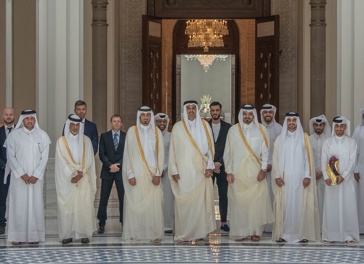 AmiriDiwan's tweet photo. سمو الأمير المفدى يقيم مأدبة غداء، بقصر لوسيل، تكريما للاعبين والجهازين الفني والإداري لفريق النادي العربي الرياضي بطل كأس الأمير 2023 لكرة القدم، ووصيفه فريق نادي السد الرياضي، وعدد من الشخصيات الرياضية والإعلامية وممثلي الشركات الراعية للبطولة. https://t.co/6ybuTDwJe3 https://t.co/n3OxOFeaXq