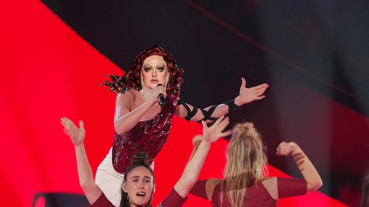 DragRealEspana's tweet photo. Vamo allá la Blanca Paloma #DragRaceES #Eurovision https://t.co/McDuZ2wBVw