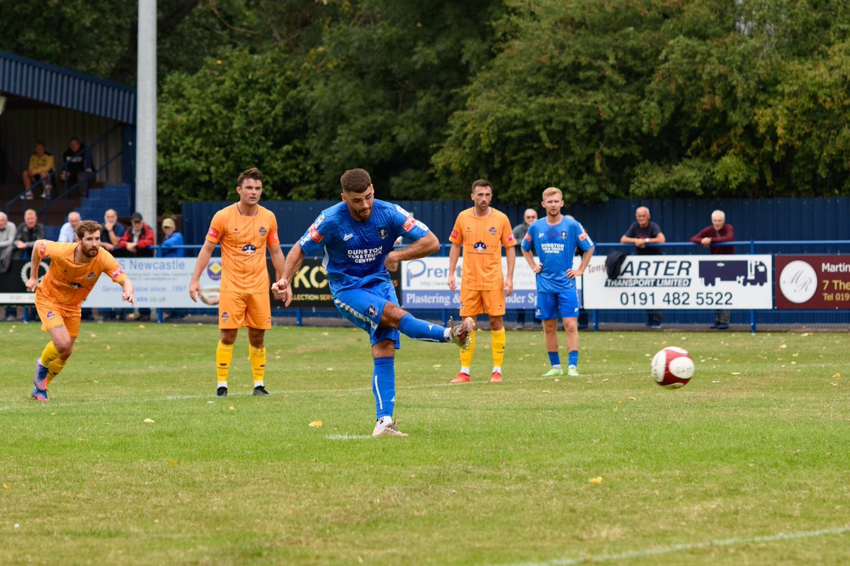 🎉Everyone at Dunston UTS FC would like to wish @Michael_fowlerr a very happy birthday!

We hope you have a great day Michael!

📸 @treecrashkelv | #WeAreDUTS 💙