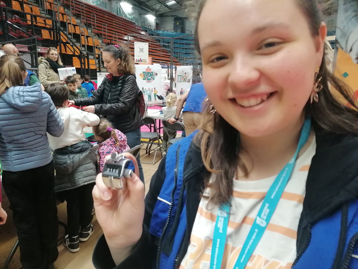 RaphieJarrige's tweet photo. Bcp de monde au festival @PopSciences 😍 Nous sommes déjà à 100 apprentis chercheurs à midi! Ici on parle réparation osseuse, médecine personnalisée, recherche, ingénierie médicale @RotondeSciences @MINES_StEtienne. Une pensée pour le reste de l'équipe mobilisée #NuitDesMusees https://t.co/vE7VMwsf9W