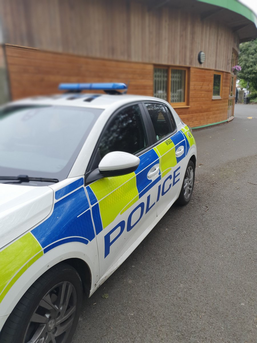 DelvesWMP's tweet photo. Officers from the Delves neighbourhood team have been at the seed hut Palfrey park this morning  delivering a police surgery  and high visibility patrols of the location. All in order with residents taking a walk and exercising. 👮‍♂️👍🚲👀 https://t.co/aMqSLVPiBt