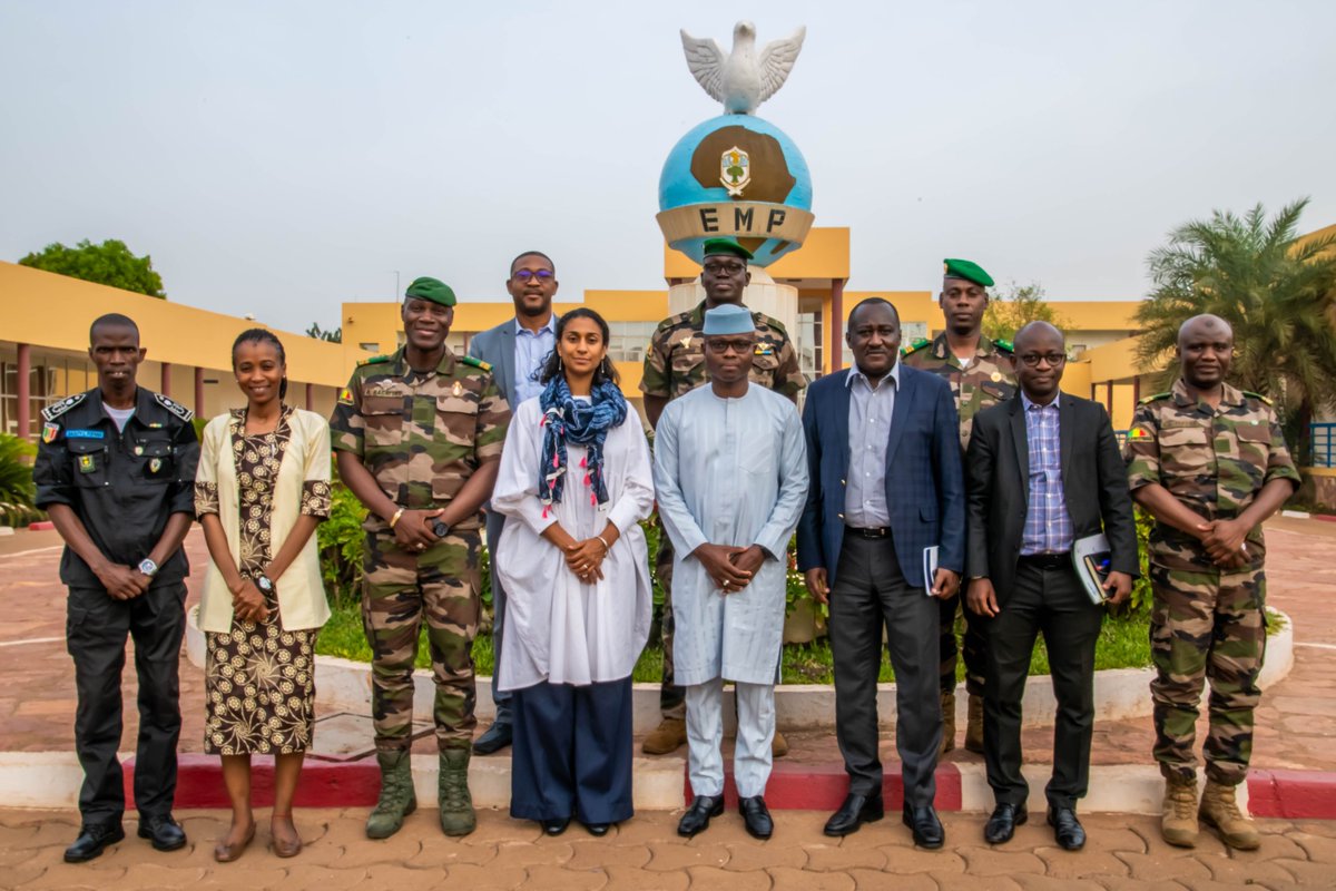 EMP_Bamako's tweet photo. 10-05-23 : Rencontre partenariale avec l'Institut des Etudes de Sécurité (ISS) @issafrica autour des besoins dans le domaine de la formation et de la recherche

@DG_EMPABB @GouvMali @SecuriteML @MaliMaeci @ecowas_cedeao @_AfricanUnion @UN @UEauMali @FAMa_DIRPA https://t.co/KvVJzfk1Ac