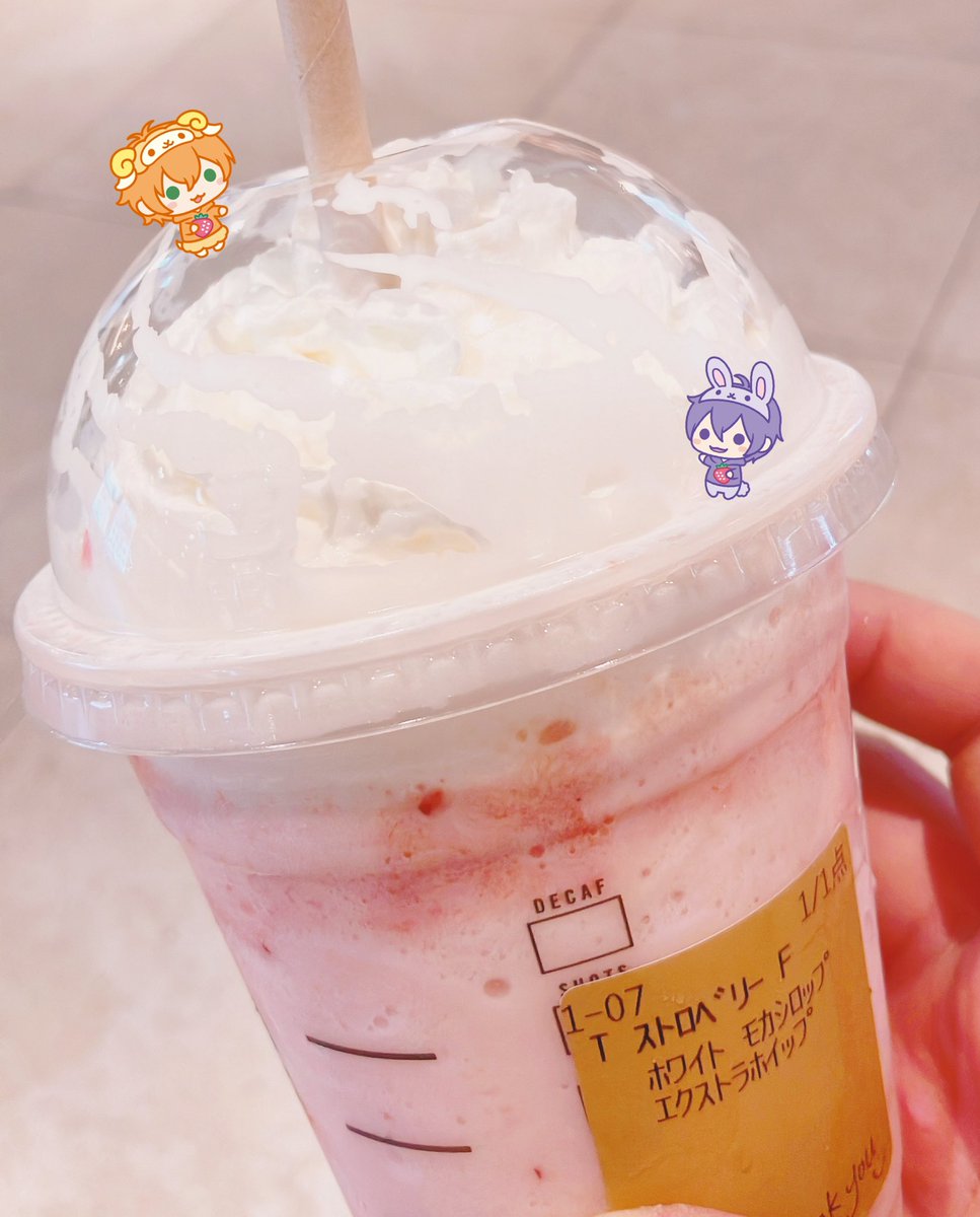 「スタバのカスタムをしていちごみるく風味にして美味しく頂いた」|たそがれ＠キャラットゲスト掲載中🥕のイラスト