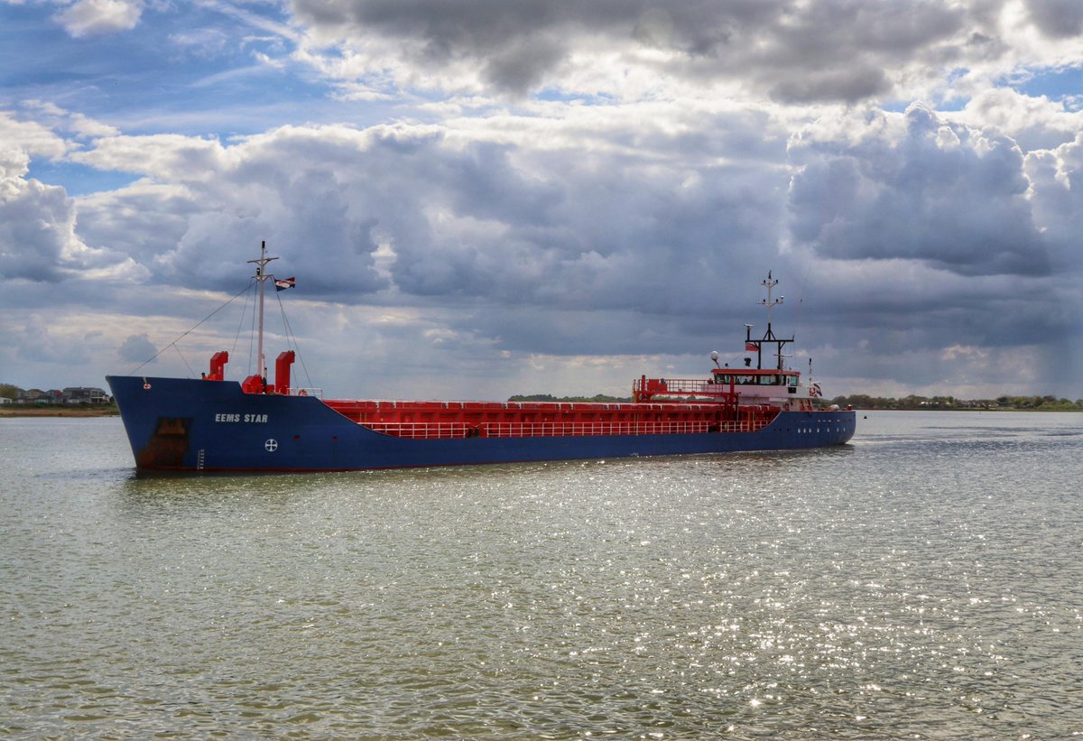 bseaharbour's tweet photo. EEMS STAR ship being escorted into Brightlingsea harbour on Tuesday by our pilot boat. #ship  #pilotboat #sunsets  #boats  #marine  #traveltuesday  #harbour #photograghy  #scenic 🌊🌆🛳️⚓️🚢 https://t.co/QPMfBcqw8x