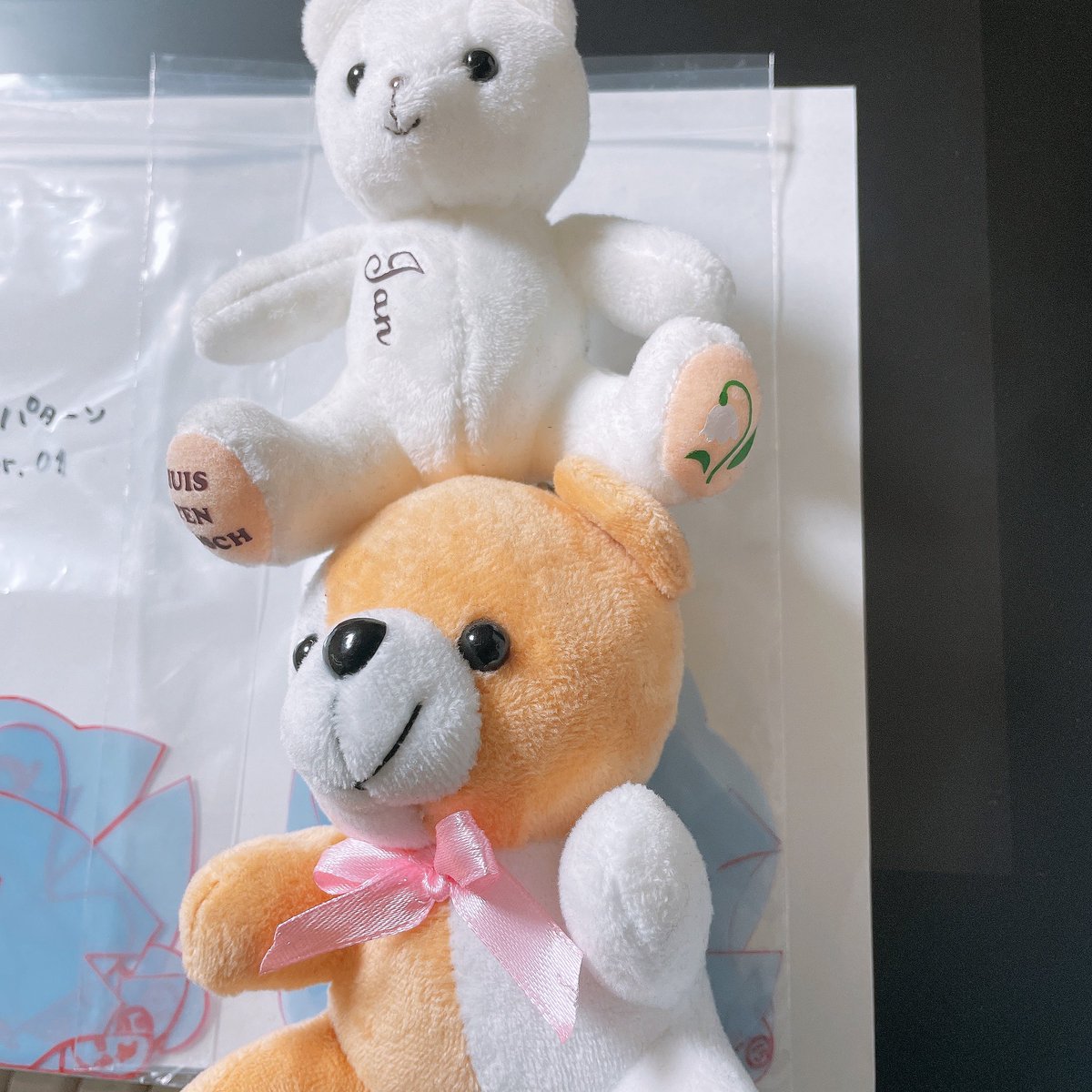 参考にしたくまちゃん。
10年ちょっと前は子ども服作ってたんですよね…市販の服から型紙作って、子どもの身体に合わせて。

ミシン、動くかな… https://t.co/ZJM3EDzqO7