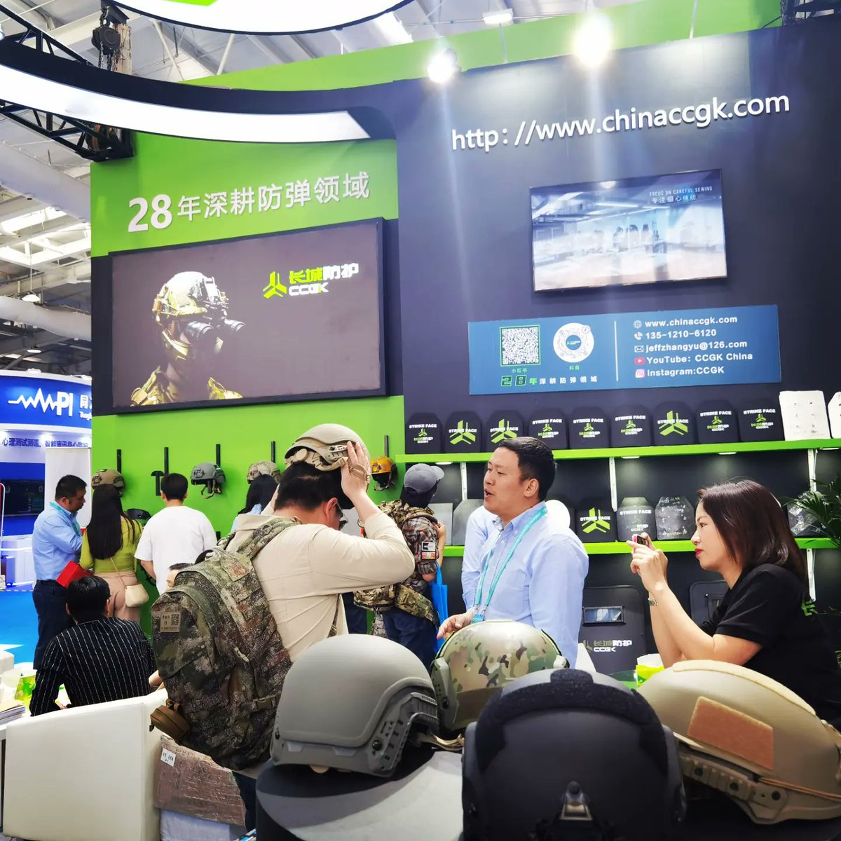 CCGKCHN's tweet photo. #another #busy #day #for #ccgk #team #at #11th #china #international #exhibition #on #police #equipment #day #3 #is #done #one #more day #to #go #hard #work #to #be #continued #tomorrow 

#ballistic #helmet #armor #sheild #plate #military #army #police #law #enforcement #rec https://t.co/Y9oPdA9iLU