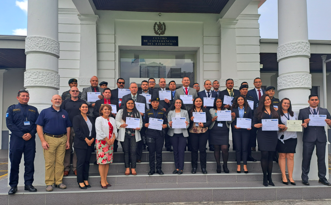OEA_CICTE's tweet photo. 27 participantes reciben certificados tras completar el curso 'Contrarrestando las amenazas al ecosistema de seguridad de la aviación #CASET', llevado a cabo en 🇬🇹. @StateDeptPM #CICTE_AviationSecurityProgram @Guatemala_DGAC @PNNLab https://t.co/KE2m3A2fuV