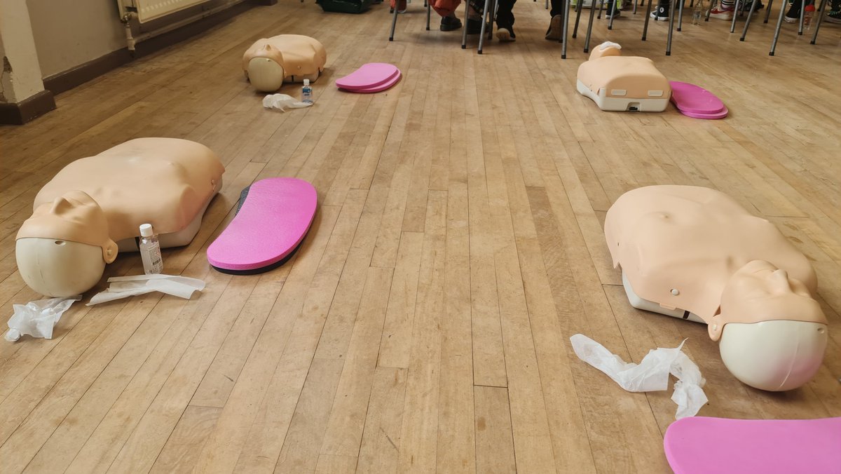 It's @counts_cpr Saturday morning session again in #RoyalSuttonColdfield Book online to attend our next course, you never know it might help you save a life! @trust_sutton @Mayor_RoyalSC