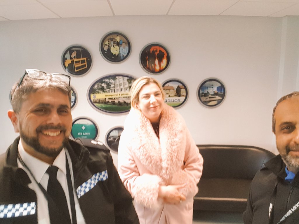 SpringfieldWMP's tweet image. A productive conversation with Yr 13 @MoseleySchool  before they move on to the next journey in their lives. We discussed the dangers of  #NitrousOxide #lifenotknife #countylines
Thanks for valuable your support @nickyebrennan @InspectorUllah @djnicholl