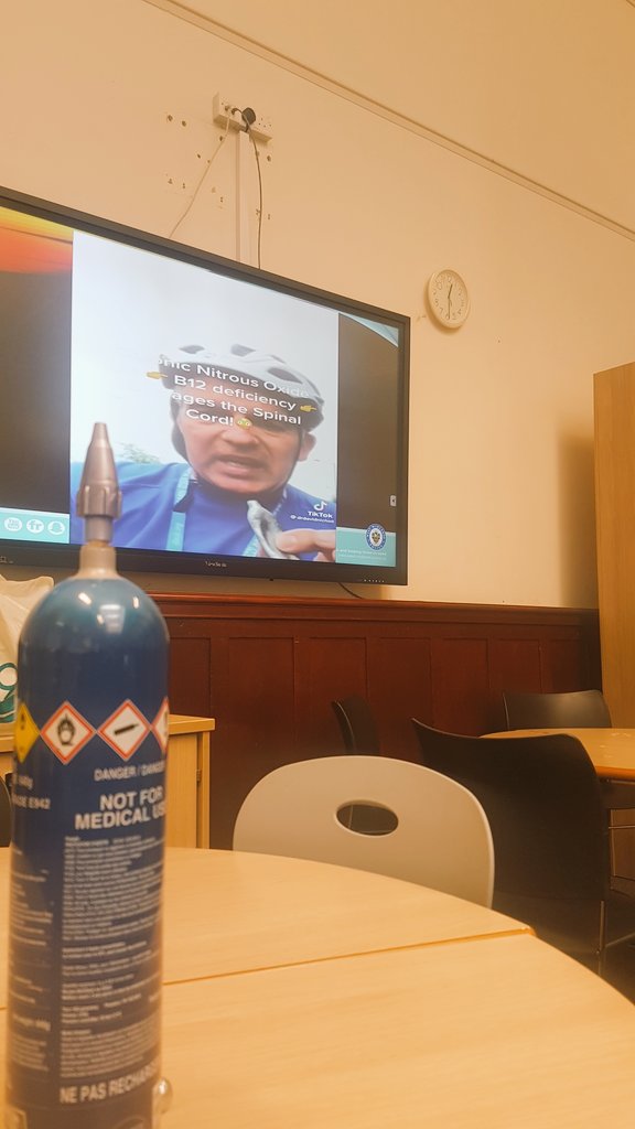 SpringfieldWMP's tweet image. A productive conversation with Yr 13 @MoseleySchool  before they move on to the next journey in their lives. We discussed the dangers of  #NitrousOxide #lifenotknife #countylines
Thanks for valuable your support @nickyebrennan @InspectorUllah @djnicholl