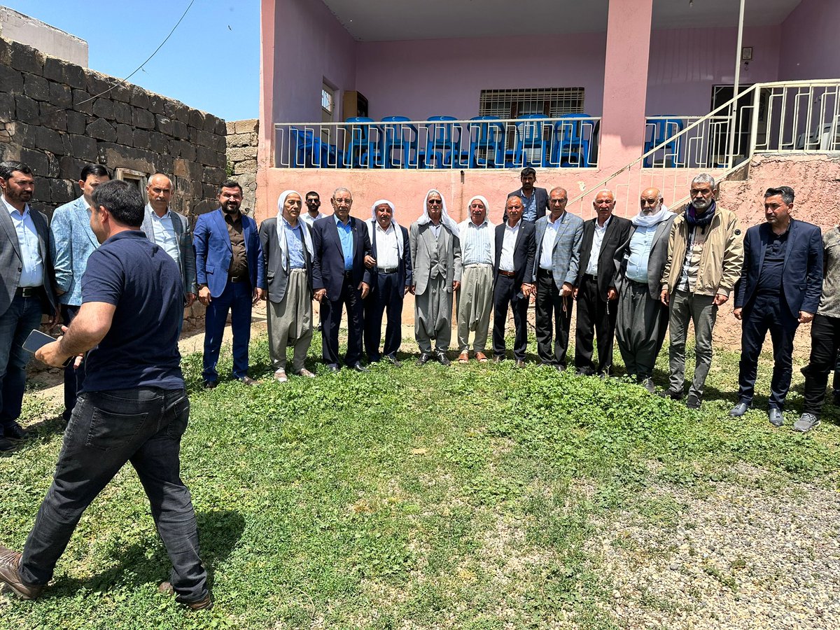 Seydiamca's tweet photo. 📍Viranşehir İlçemizdeyiz

Tepe Yolu kırsal mahalle sakinlerimizi ziyaret edip desteklerini istedik

@bybekirbozdag @erkankandemir @urfaskm2023 @ibrahimeyyupogl https://t.co/ggJ3YpEYpj