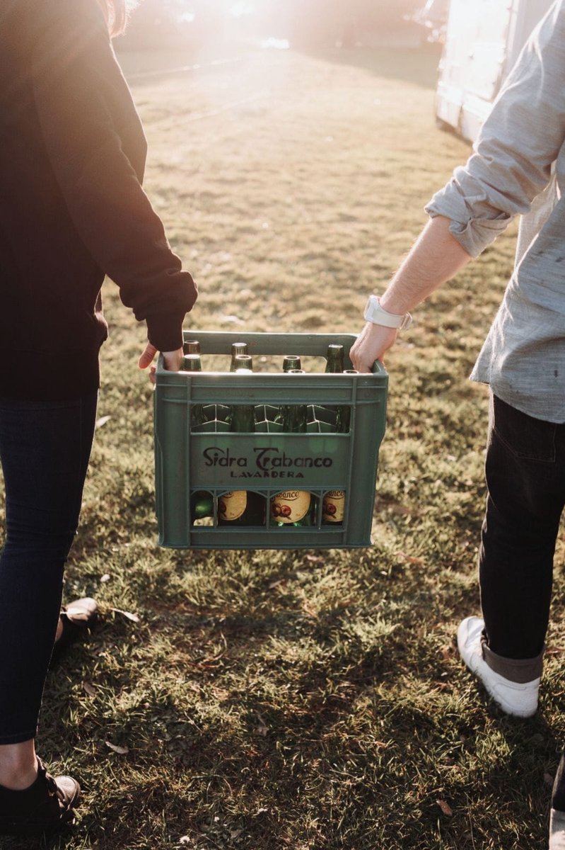 ¿List@s con una cajina de #sidra para este #findesemana?

Os recordamos que en nuestro #llagar de Lavandera recogemos las botellas vacías para reutilizarlas y darles una nueva vida con sidra asgaya.