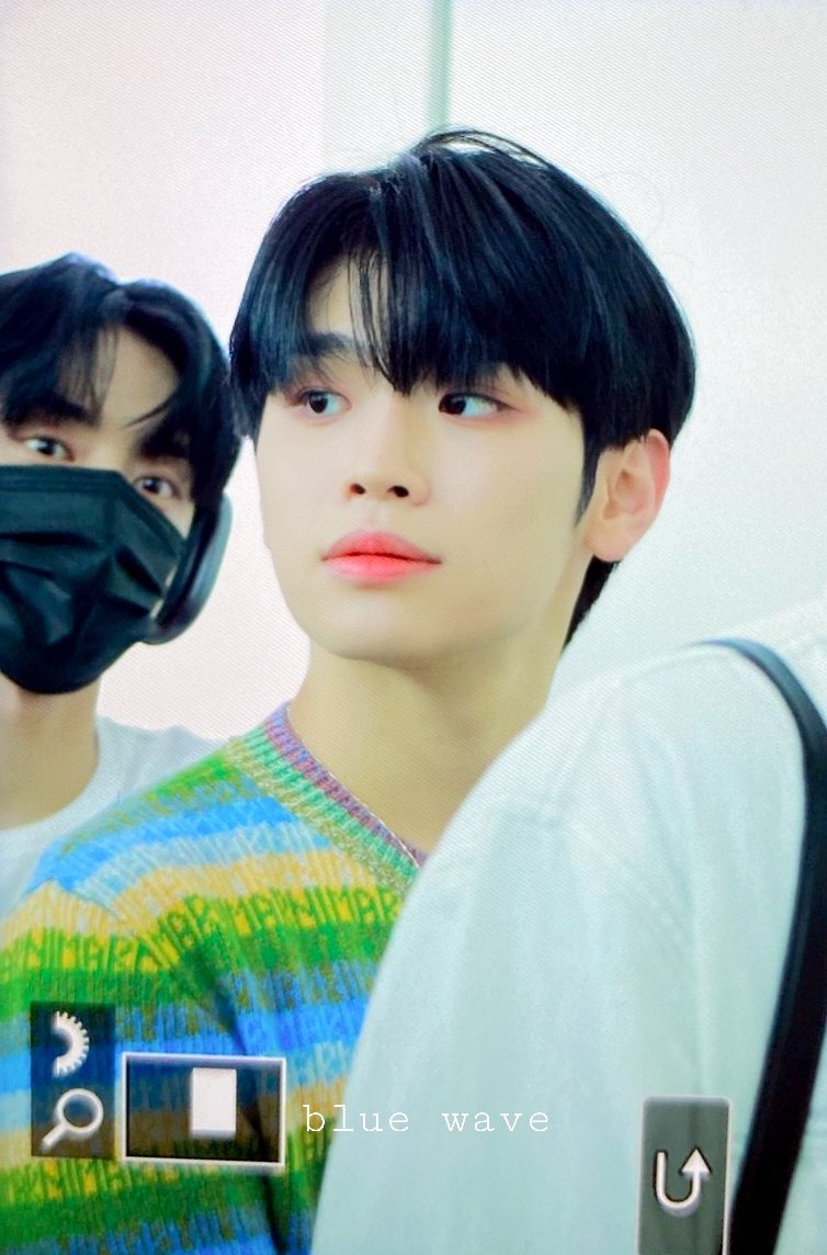 ktraefeed's tweet photo. our taerae is so handsome!! 

pic © bluewave_tr
#ZB1 #ZEROBASEONE
#KimTaerae #김태래 https://t.co/yTo5o5Jn31
