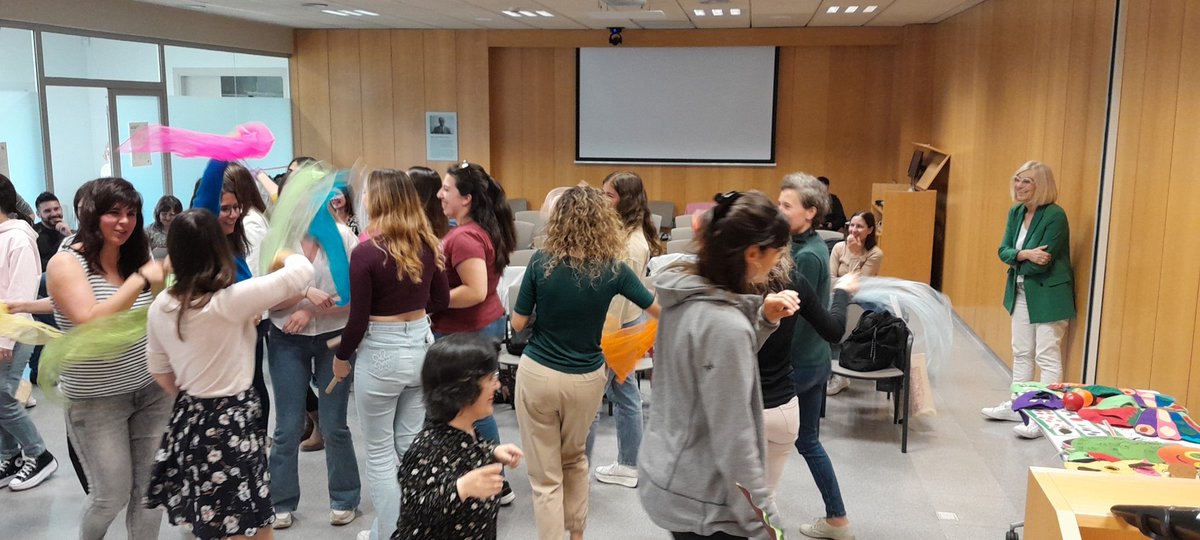 espaisinfantil's tweet photo. Cos i moviment 
per incorporar les paraules a través dels patrons rítmics @grupGlossa @UDivulga @espaisinfantil @UVic_FETEP https://t.co/tMYrnA2EYS
