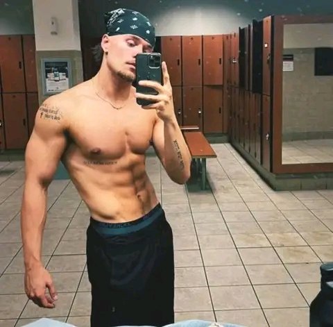 Slavik_white's tweet photo. I love you all my fans❤️ https://t.co/Bz99gdMzON