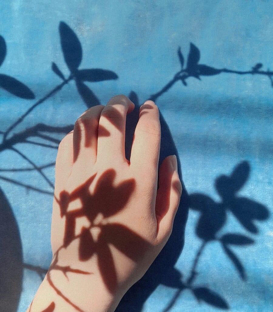 "أتُدرك ماذا يعني أن يأتي شخص على مقاس أمنياتك تمامًا، ملامحه، صوته، رائحة جسده، كتفه المخلوق لسندِ رأسك، طيشه، هدوءه وجنونه، طريقته في الحديث معك، في الإنصـات اليك، تحمُّل عصبيتك، ذوقه الموسيقي، ثقافته فى الحيـاة، أن يمنحك كل شيء تمنيت أن يمنحهُ لكَ أحد."