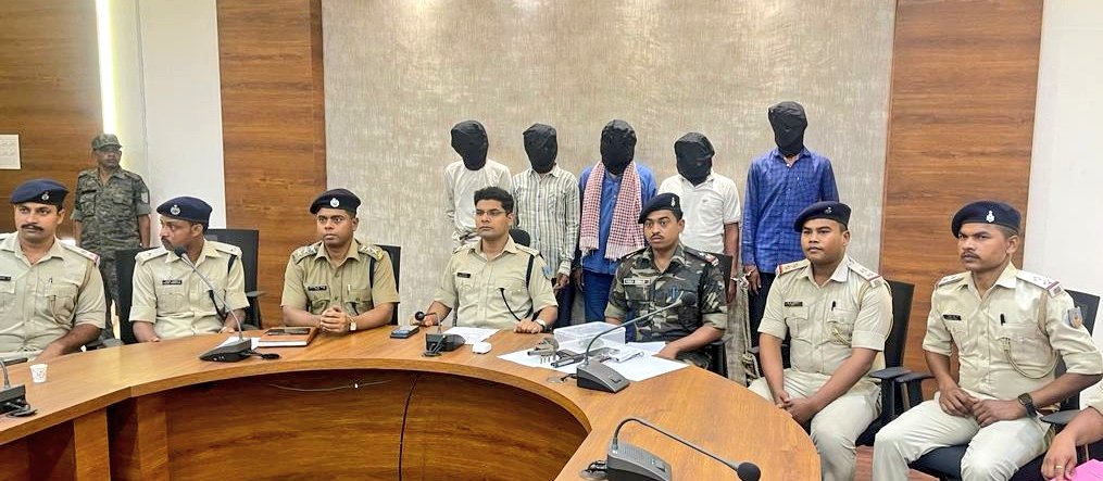 रामगढ़ में LIC ऑफिस और कोहिनूर ज्वेलर्स लूटकांड से उठा पर्दा, पांच गिरफ्तार