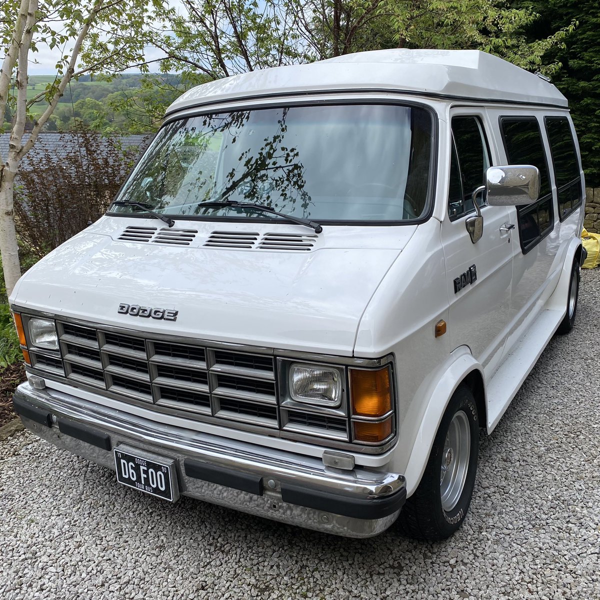 ukfoofighters's tweet photo. Time for new plates! Here’s to the next 10 years. See you on the road.😍🤘🚐 #whatdrivesus #dodge #ram #van #ukfoofighters #est2007 #foofighters #tribute #ontour
🎫: https://t.co/9bgLqKEWIN https://t.co/UEcXR3NDPg