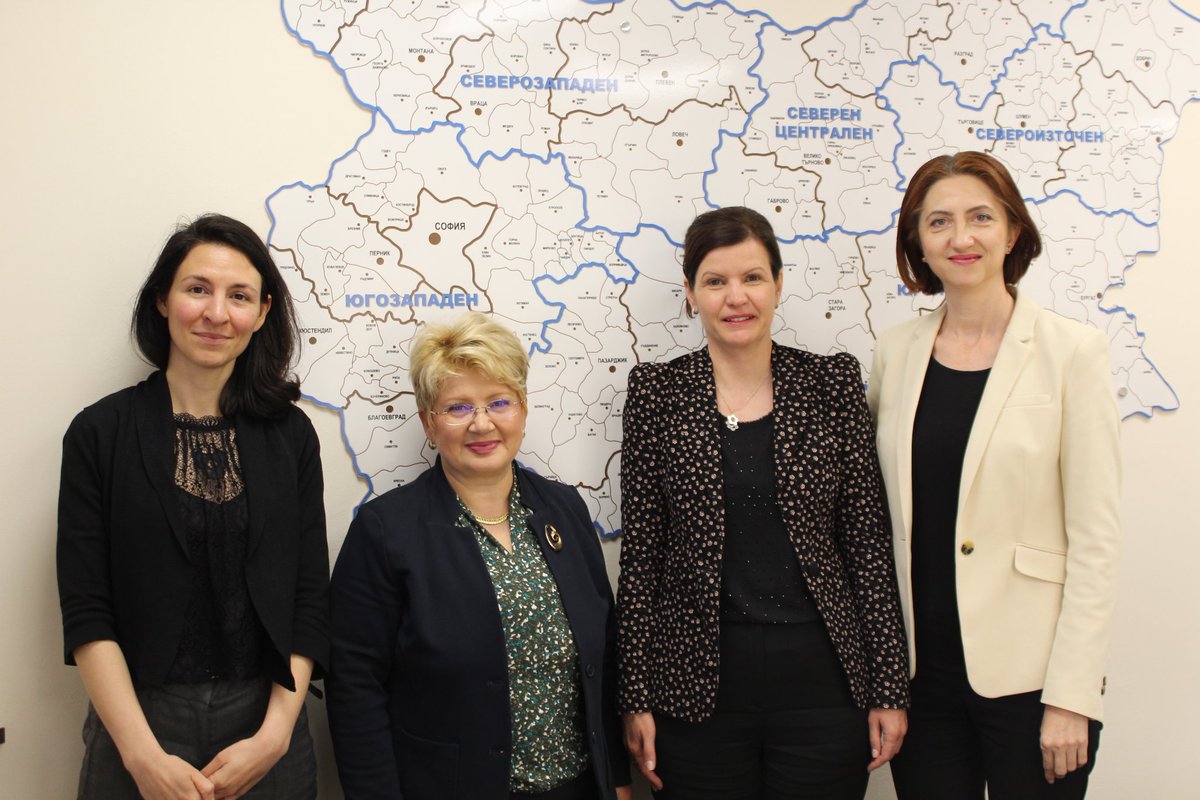 B_Predescu's tweet photo. More projects-based partnerships btw municipalities N and S of the #Danube is key not only 4 π·π΄π§π¬ #StrategicPartnership but also 4 Romanians&Bulgarians to better connect.
Thks 2 Silvia Georgieva of #NSORB 4 insights!
@MAERomania @MFABulgaria
https://t.co/Q1OTfR6FzU https://t.co/XmVBKzzTce