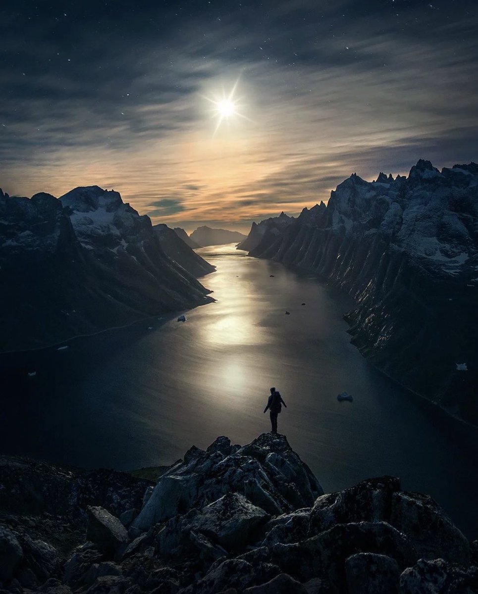 earthcurated's tweet photo. Midnight sun in Greenland. https://t.co/9BTeqjAikz