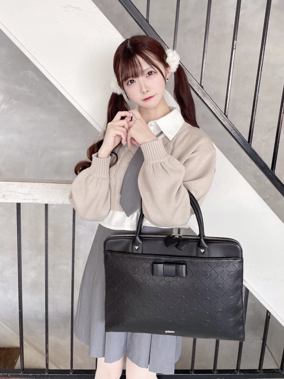pium ビジュー付きモノグラムミニバッグ ブルーグレー ぴうむ ピウム