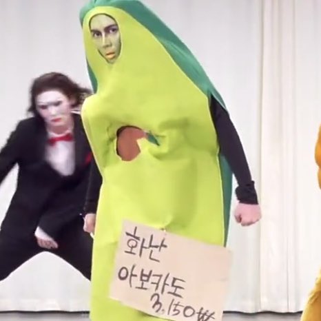 0315_start's tweet photo. 요즘 스멀스멀 유행하는 녹색들

1. 연세우유 말차빵
2. 빽다방 메론소다
3. 아보카도 챔기 https://t.co/GRrxbDQIy1