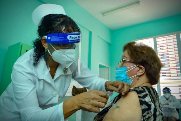 El Programa del médico y la enfermera de la familia es uno de los pilares más importantes de nuestro Sistema de #Salud.
Actualmente en #Cuba se trabaja en su perfeccionamiento, en aras de elevar la preparación de los especialistas y la calidad de sus servicios.
#CubaPorLaVida