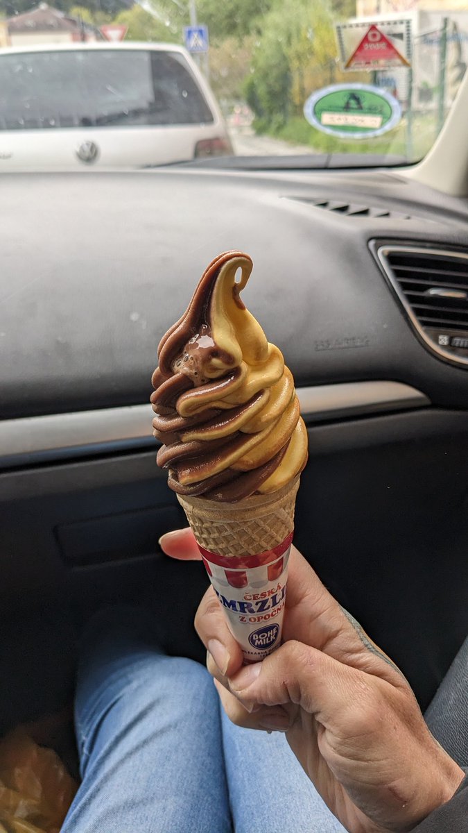 JaneGepunkt's tweet image. Bis aufs Wetter ein schöner Start in den Tag. In Luby zum Fußball und auf dem Weg Richtung Klingenthal ein Softeis.🥰 #besterMann