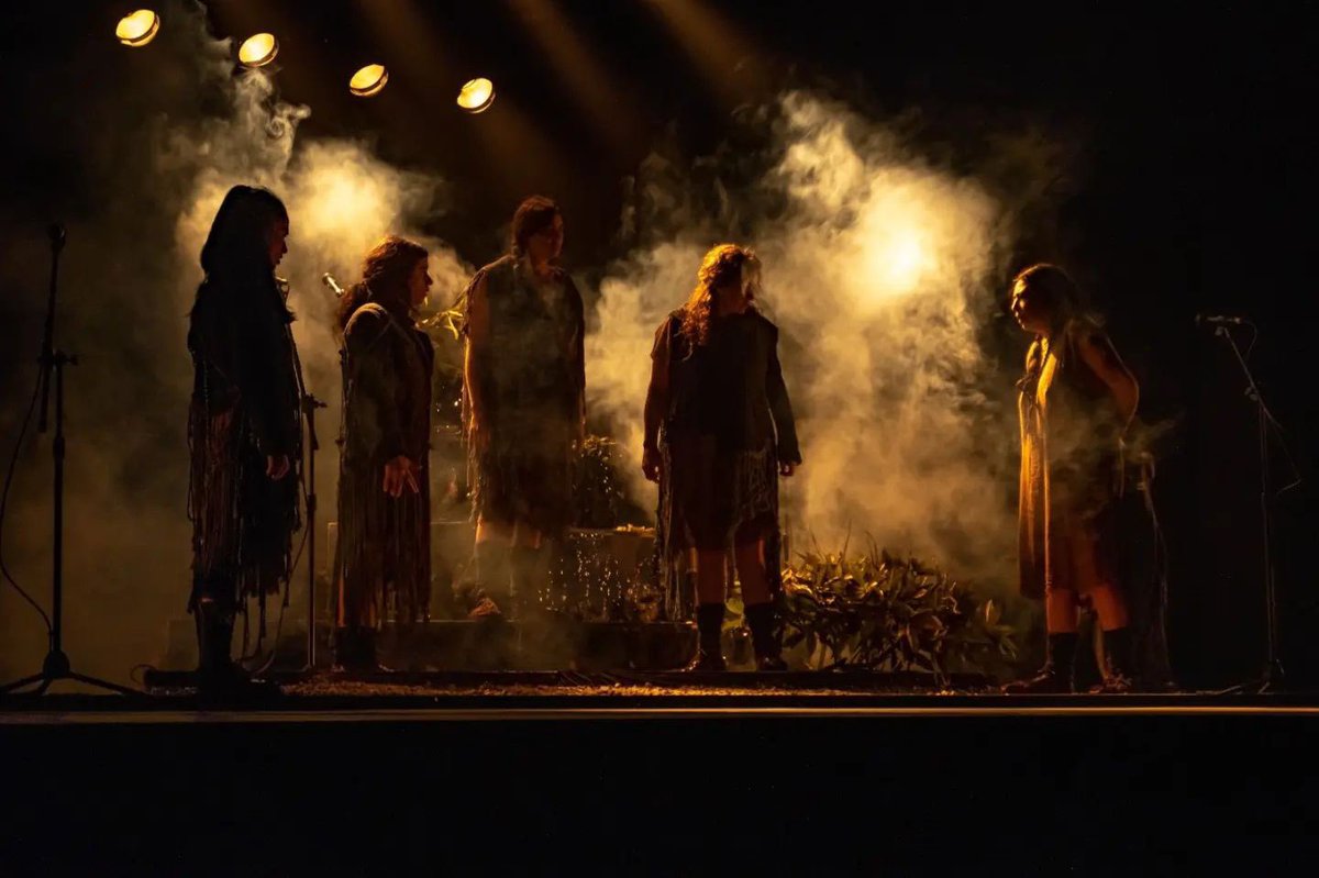 ¿Buscando panorama para el #Díadelamadre? Aprovecha nuestra promoción 2x1 para "Voces en el barro" este sábado 13 de mayo (2 entradas por $5.000 + cargo por servicio)

Conoce más detalles de la obra en tnch.uchile.cl