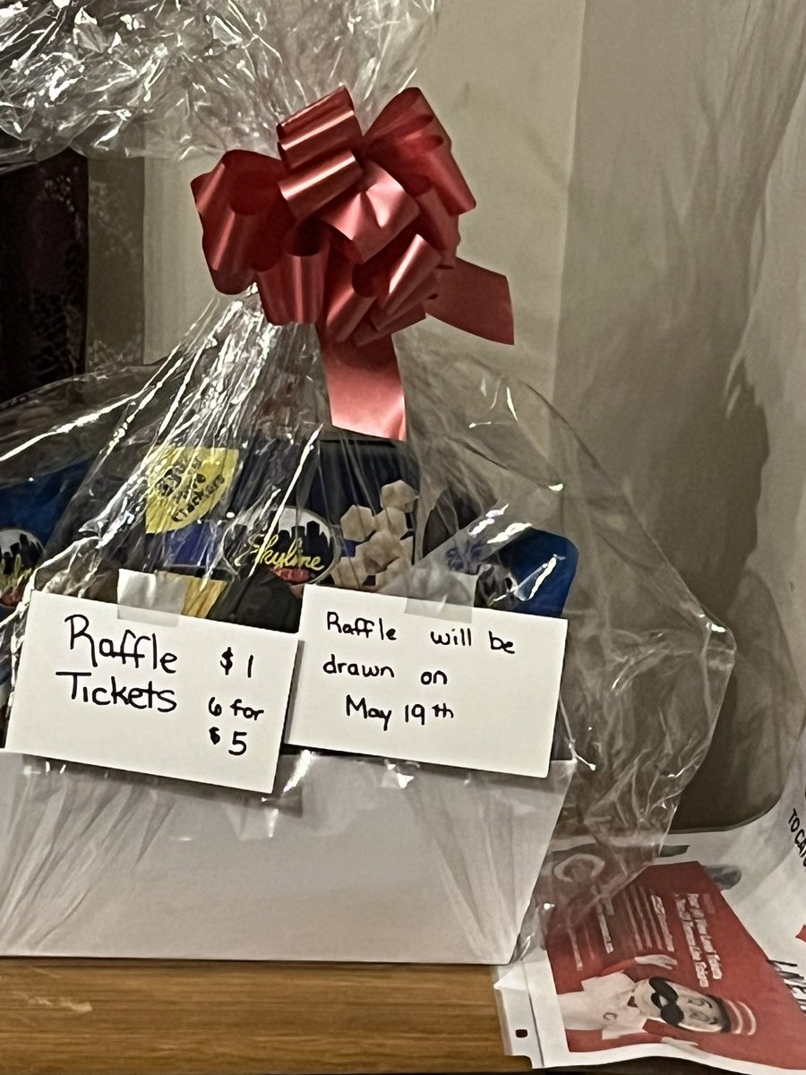 davisjen23's tweet photo. Final fundraiser for Weston’s trip to DC. We are raffling off a Cincinnati basket. 

It includes:
-Skyline gift basket with a $50 gift card!  
-Cincinnati Reds  tickets 
-12 Free Frisch’s Big Boy coupons. 

Tickets:$1 or 6 for $5. 

Drawing: May 19th. 

 Interested? Let me know https://t.co/ryJxaTlYMJ