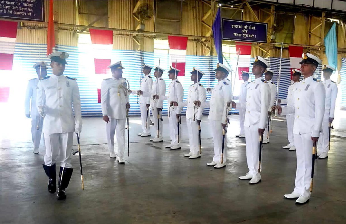 14 #IndianNavy officers of 33rd Naval Architecture Course graduated from Naval Construction Wing,CELABS #kochi today.POP was reviewed by RAdm M Bimal Kumar,ADG Warship Design Bureau.Officers have successfully completed their BTech in #NavalArchitecture & #ShipBuilding from #CUSAT