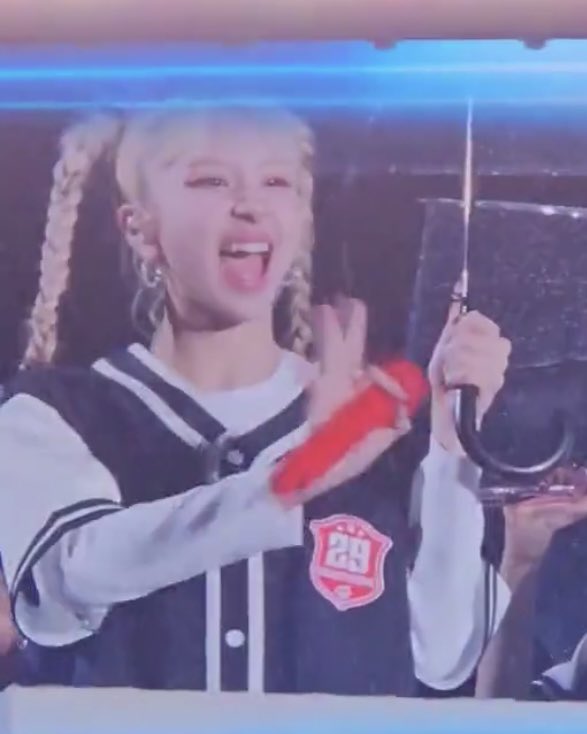 SCYDAILY's tweet photo. hare hare chaeyoung cut 🎬 https://t.co/iJUD7nQBNA