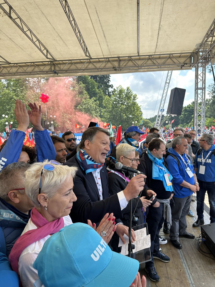 #13maggio ARCO DELLA PACE! 
Grande manifestazione unitaria!
Più salari, più sicurezza, meno precariato!
La Uiltrasporti presente in massa! Grazie a tutti per la grande partecipazione… la mobilitazione prosegue!! 💙💙