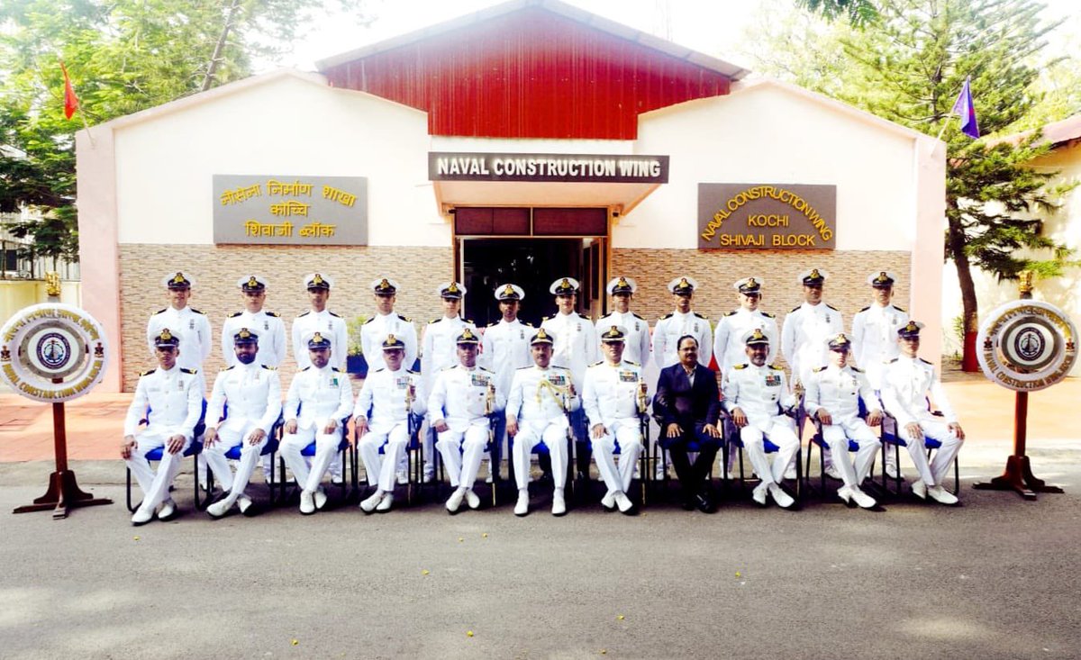IN_Venduruthy's tweet photo. The Chief Guest awarded trophies to meritorious officers. He congratulated the passing out course on successful completion of the course & urged them to put their best step forward in serving the nation. #StrongNavy #ShapingtheFuture (2/2) https://t.co/1aCO4STrQ5